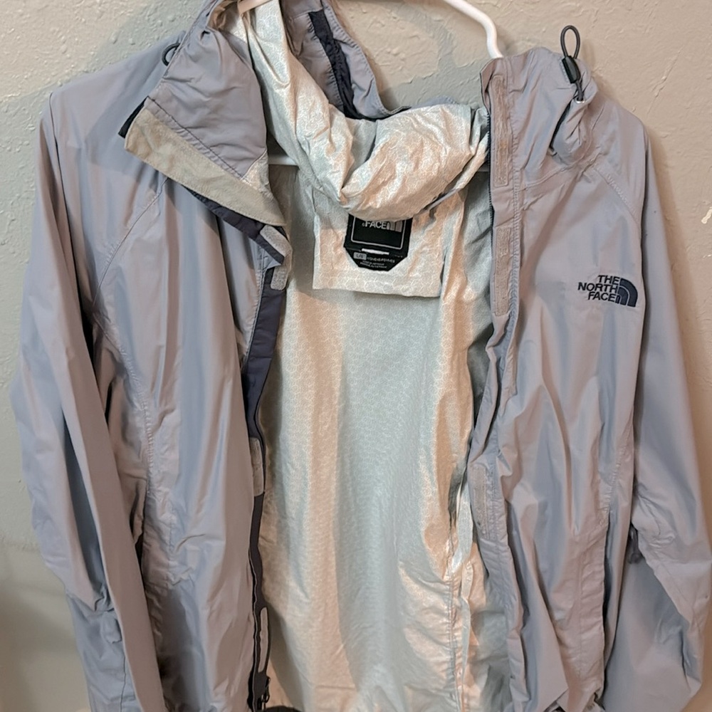 north face windbreaker